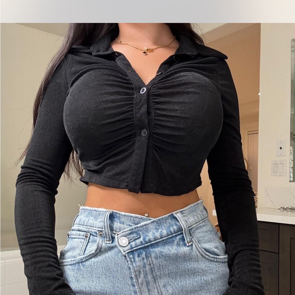 Black Ruched Long Sleeve Crop Top